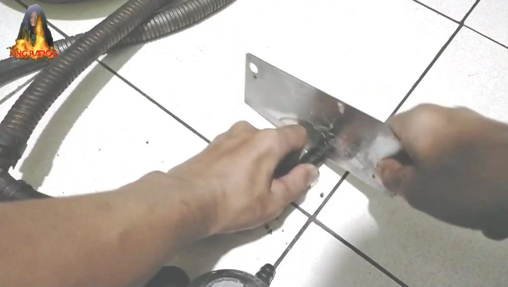 Tak perlu ganti baru, ini trik mudah mengatasi selang tabung gas yang bocor dan sobek