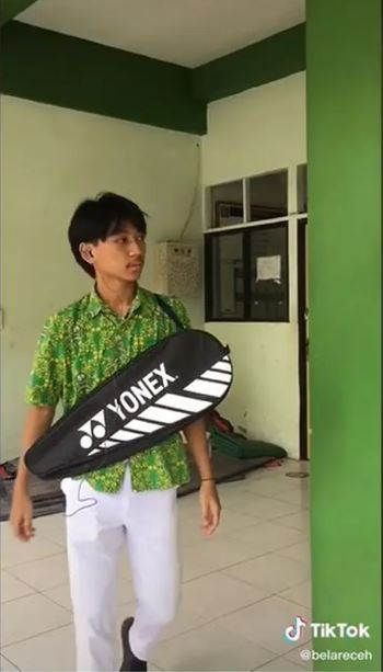 potret kocak kelakuan siswa bawa tas ke sekolah Berbagai sumber