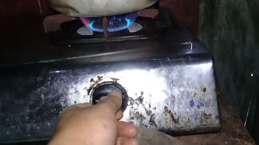 Bermodal 1 bahan sederhana, ini cara mudah mengatasi gas yang tidak mau mengalir ke kompor