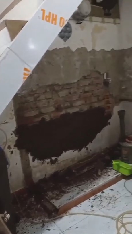 kolong tangga direnovasi jadi dapur © 2023 brilio.net