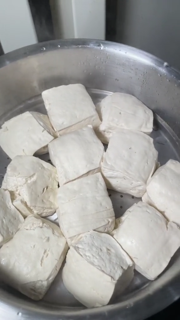 Jangan cuma direbus, ini trik bikin tahu bacem semakin legit, padat, dan nggak gosong saat digoreng