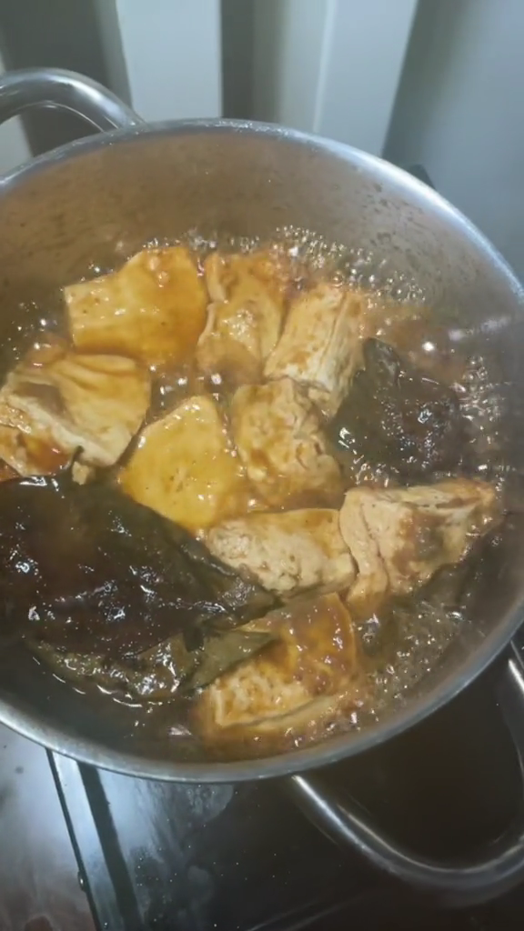 Jangan cuma direbus, ini trik bikin tahu bacem semakin legit, padat, dan nggak gosong saat digoreng