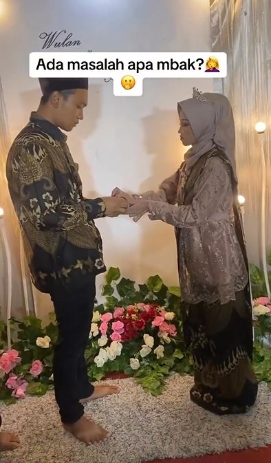 Momen wanita perlihatkan wajah cemberut saat dilamar Instagram