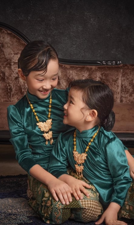 pemotretan terbaru sarwendah bertema nusantara bareng tiga anaknya © berbagai sumber