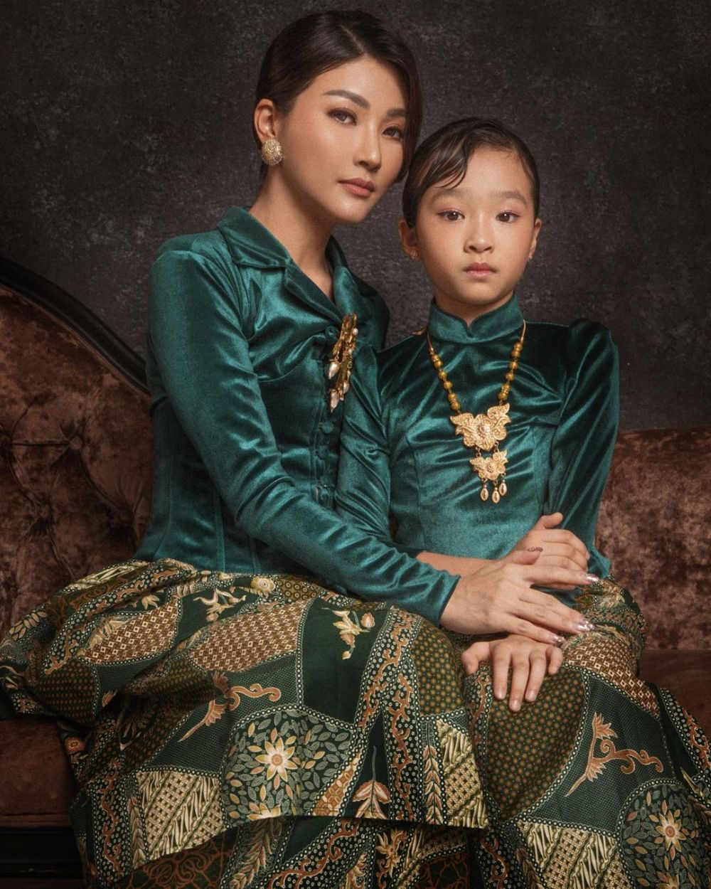 pemotretan terbaru sarwendah bertema nusantara bareng tiga anaknya © berbagai sumber