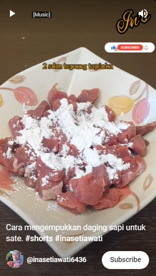 Tak perlu direbus, ini trik jitu mengempukkan daging hanya pakai 1 jenis tepung