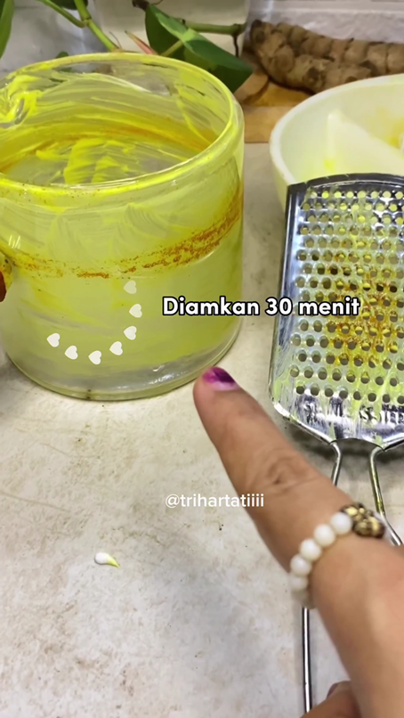 Tanpa baking soda, ini cara bersihkan noda kunyit di mangkuk plastik cuma pakai 1 bahan sederhana