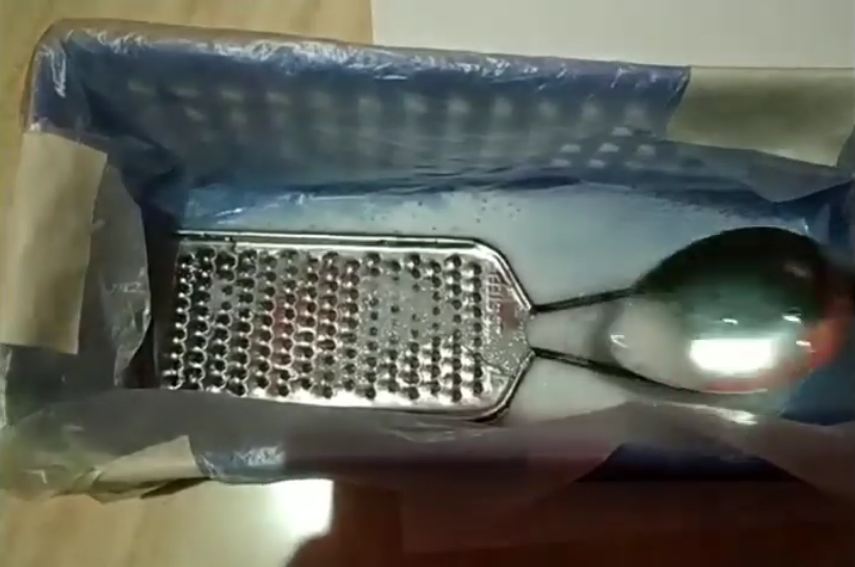 Tanpa sitrun, ini trik praktis membersihkan karat di parutan keju pakai 3 bahan dapur