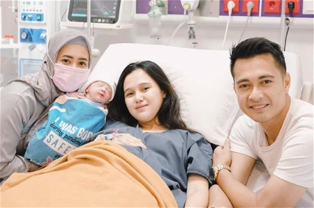 istri aktor usai melahirkan © instagram