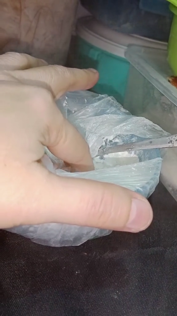 Bukan madu, ini cara mengatasi tangan terkena minyak panas agar tak melepuh cuma pakai 1 bahan dapur