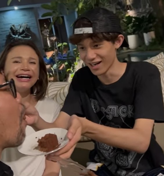 momen perayaan ulang tahun anak semata wayang rossa © berbagai sumber