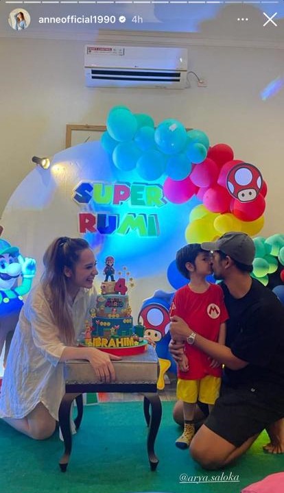 momen arya saloka dan putri anne rayakan ultah anak bersama © berbagai sumber