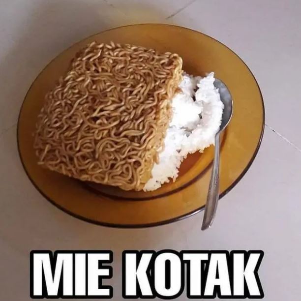 potret kocak cara makan mi instan Berbagai sumber