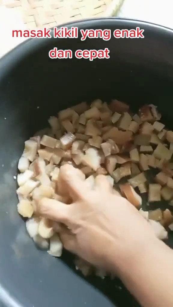 Tanpa perlu direbus, ini trik mengolah kikil agar bebas bau cuma pakai 1 bahan dapur