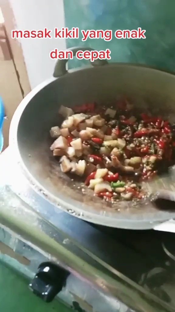 Tanpa perlu direbus, ini trik mengolah kikil agar bebas bau cuma pakai 1 bahan dapur