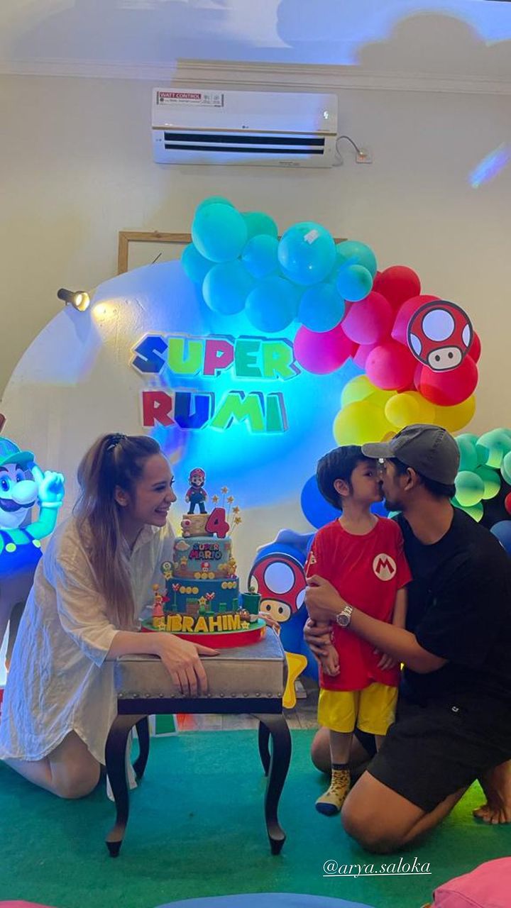 Tatapan Putri Anne saat Arya Saloka © Instagram