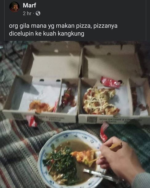 makan pizza nyeleneh © berbagai sumber
