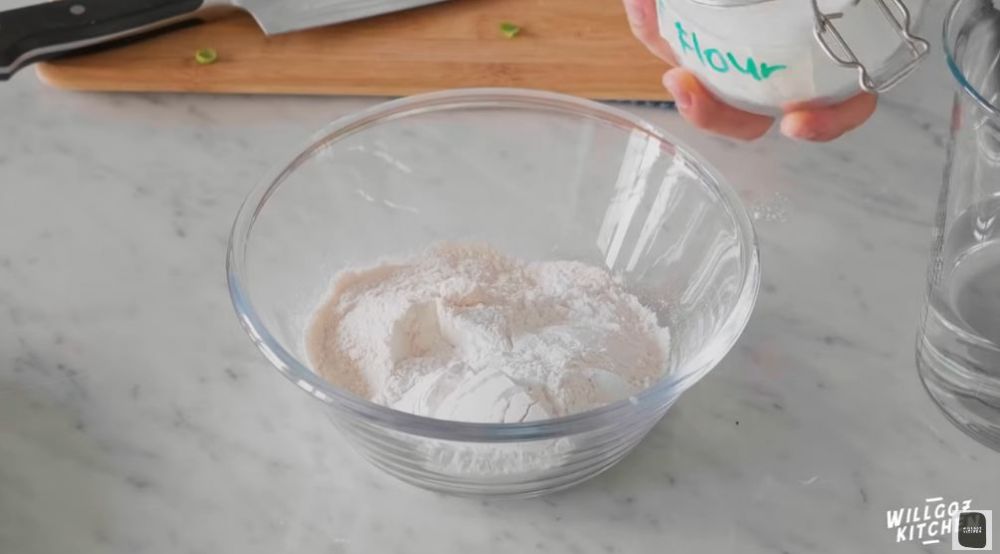 Tanpa tepung tapioka atau maizena, ini trik bikin adonan tempe mendoan krispi pakai tambahan 2 bahan