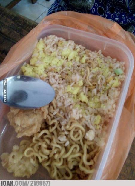 nasi goreng absurd © berbagai sumber