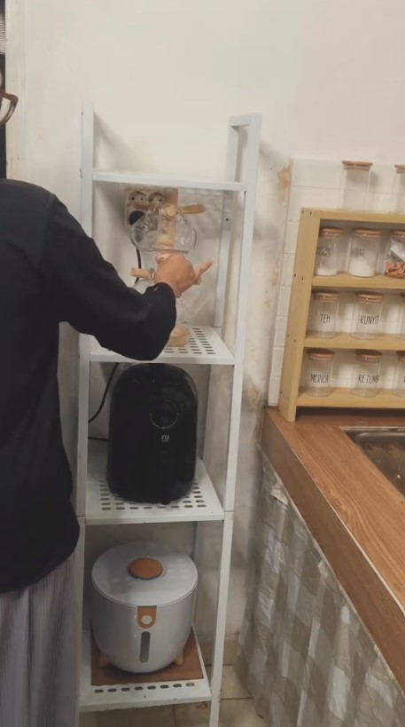 anak kos makeover dapur kos jadi estetik © 2023 brilio.net