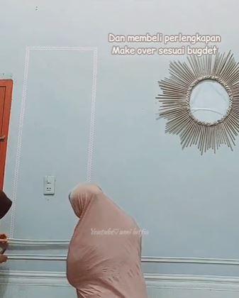 potret makeover ruang tamu tanpa sofa cuma pakai wall moulding © 2023 brilio.net