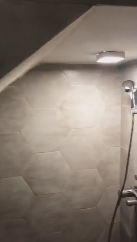 kamar mandi bawah tangga © 2023 brilio.net kamar mandi bawah tangga © 2023 brilio.net