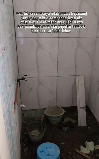 Renovasi kamar mandi sempit 1x1,5 meter low budget jadi estetik, nggak ada WC tapi bikin lega