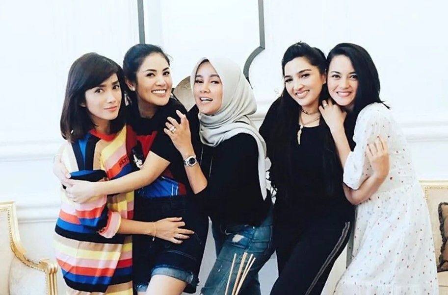 Nindy Ayunda dan Olla Ramlan dulu hingga kini © Instagram