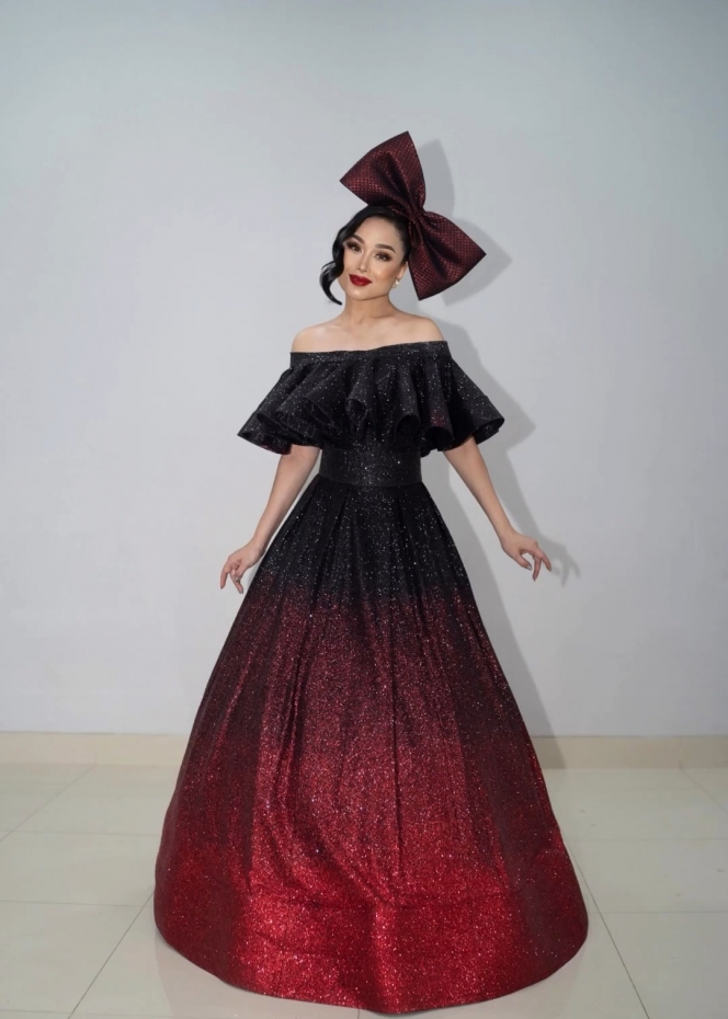 seleb 50-an pakai dress off shoulder © Instagram