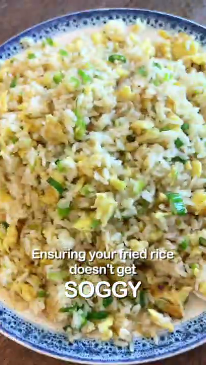 Nggak perlu pakai nasi pera, ini cara bikin nasi goreng agar hasilnya kering dan tak berkerak
