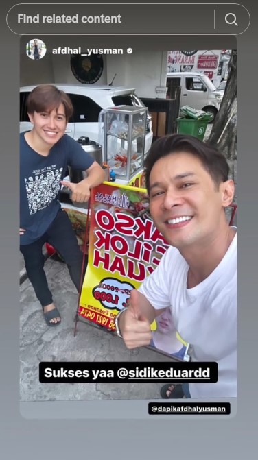 Sidik Eduard jualan cilok © TikTok Sidik Eduard jualan cilok © TikTok