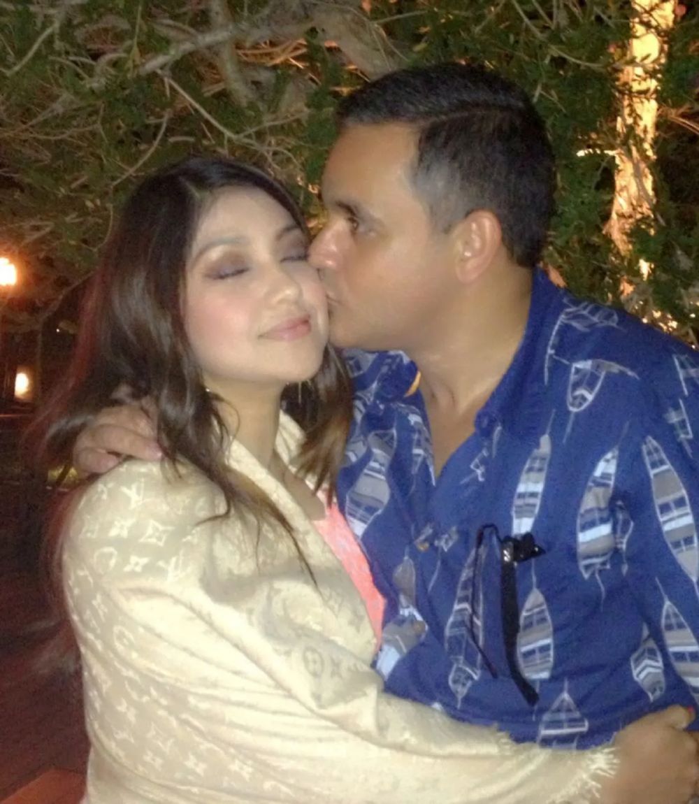 potret sarah azhari dan suami beda 10 tahun © instagram