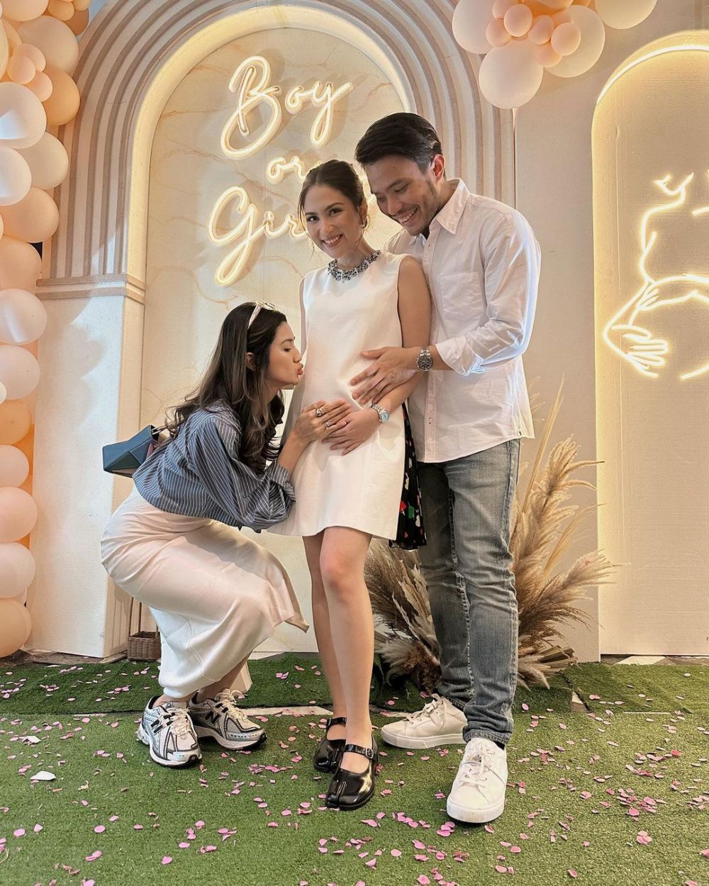 beda penampilan pesinetron di momen gender reveal anak pertama © berbagai sumber beda penampilan pesinetron di momen gender reveal anak pertama © berbagai sumber
