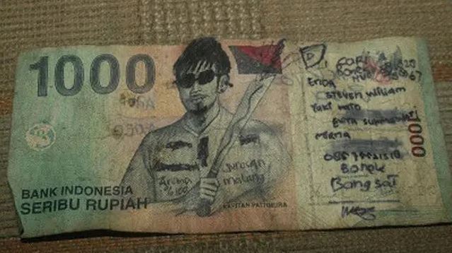 Potret kocak kreativitas orang pakai uang kertas Berbagai sumber