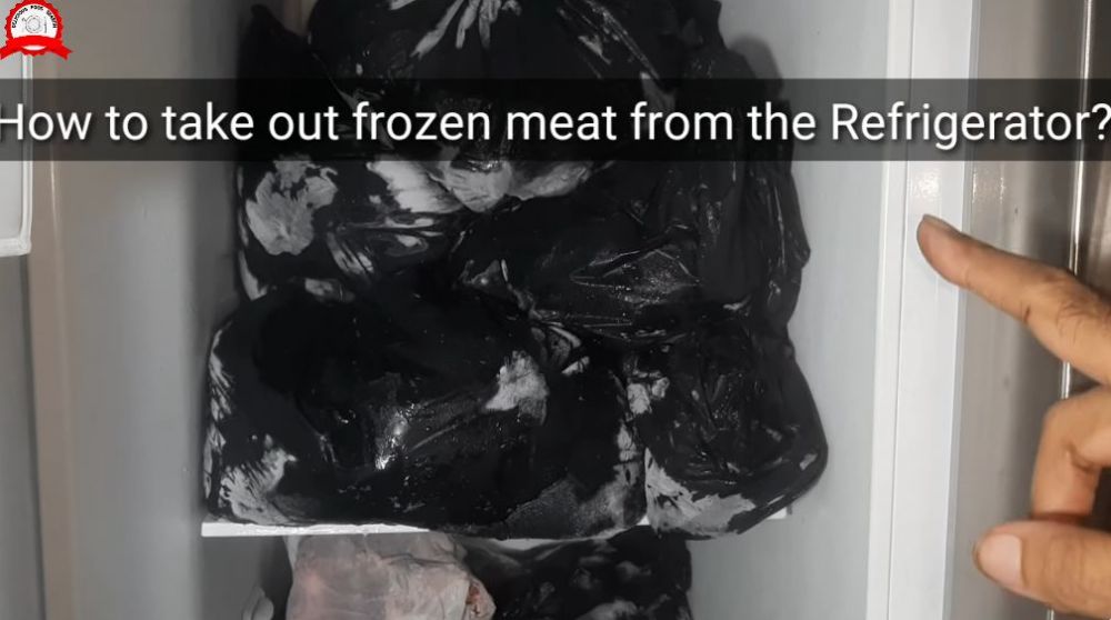 Tak perlu dicongkel, ini trik cepat mengeluarkan daging beku dari freezer dalam 5 menit