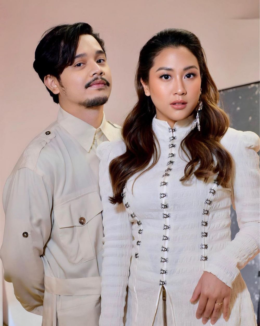 Sherina dan Derby Romero jalani pemotretan © berbagai sumber