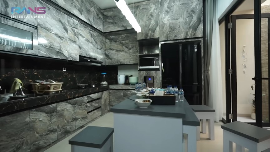 hunian baru Merry asisten Raffi Ahmad © berbagai sumber hunian baru Merry asisten Raffi Ahmad © berbagai sumber