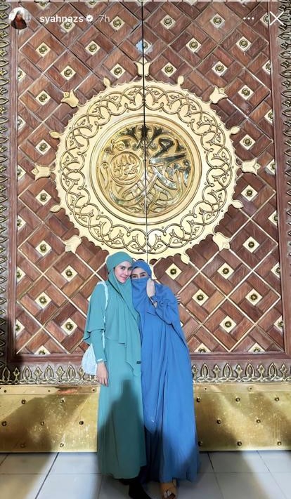 9 Momen Syahnaz Sadiqah dan Jeje Govinda jalani ibadah umrah, penampilannya pakai hijab dipuji