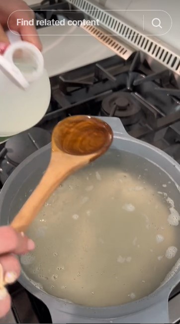 Bukan diberi minyak, ini trik menanak nasi agar tak lengket dan bebas bau pakai 2 bahan dapur