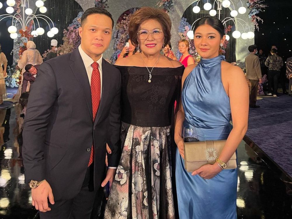 pesona pesinetron era 2000-an saat kondangan © berbagai sumber pesona pesinetron era 2000-an saat kondangan © berbagai sumber