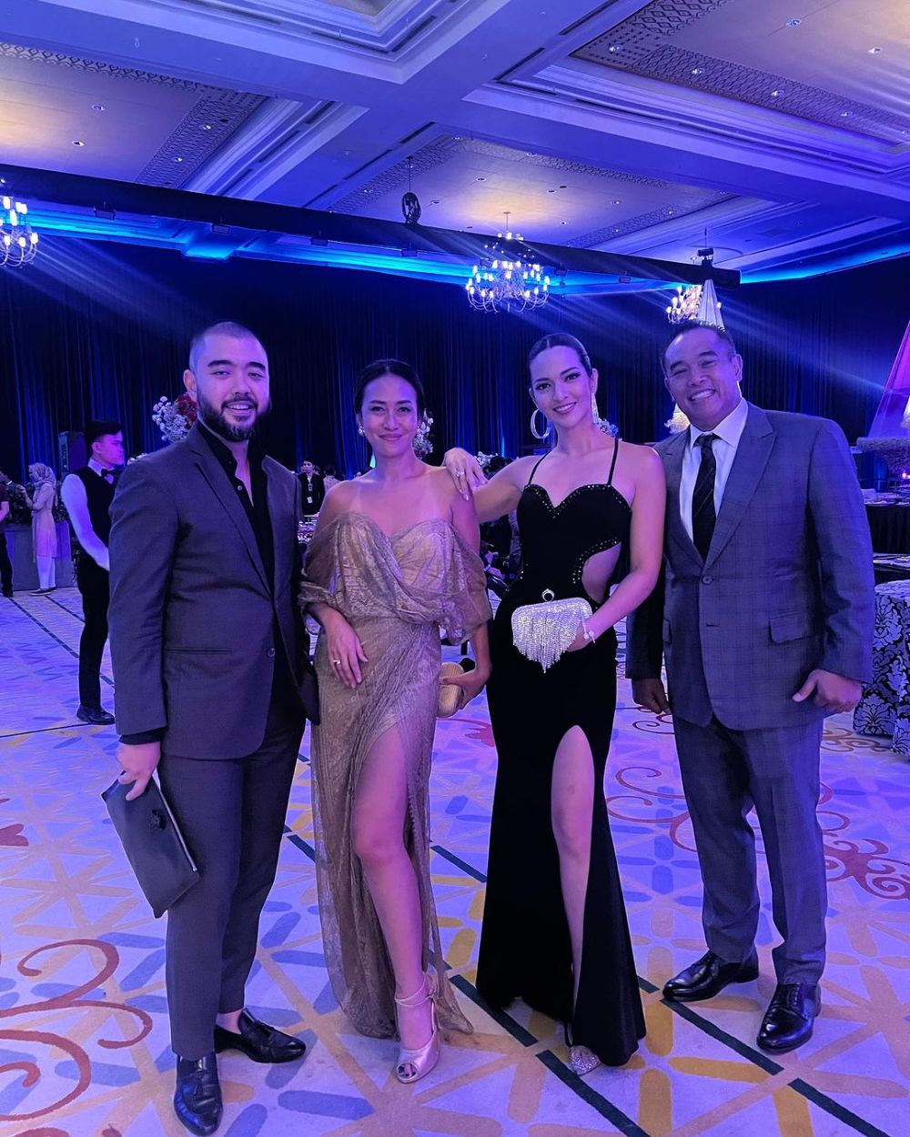 pesona pesinetron era 2000-an saat kondangan © berbagai sumber pesona pesinetron era 2000-an saat kondangan © berbagai sumber