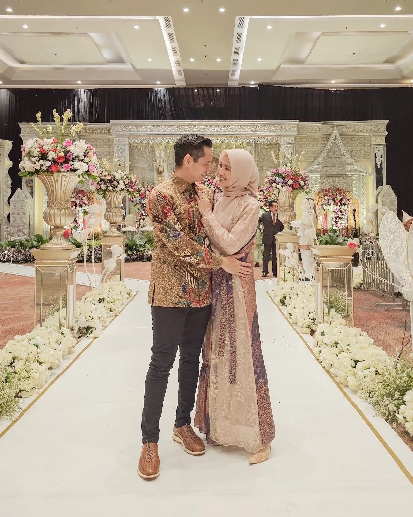 pesona pesinetron era 2000-an saat kondangan © berbagai sumber pesona pesinetron era 2000-an saat kondangan © berbagai sumber