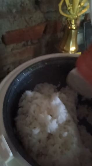Tak perlu ditutup kain, ini cara menjaga nasi dalam rice cooker tetap pulen dan tak berkerak