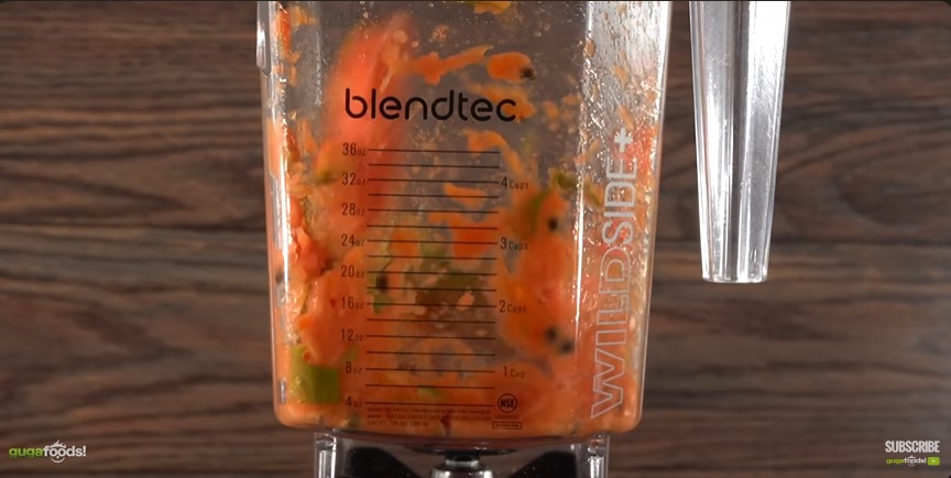 Bukan diberi baking soda atau jahe, ini trik mengempukkan daging hanya dimarinasi pakai 1 jenis buah