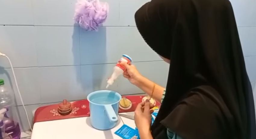Nggak usah ke laundry, ini cara cuci pakaian agar bersih dan bebas bau apek cuma tambah 1 bahan dapur