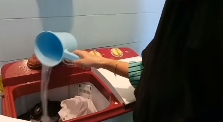 Nggak usah ke laundry, ini cara cuci pakaian agar bersih dan bebas bau apek cuma tambah 1 bahan dapur