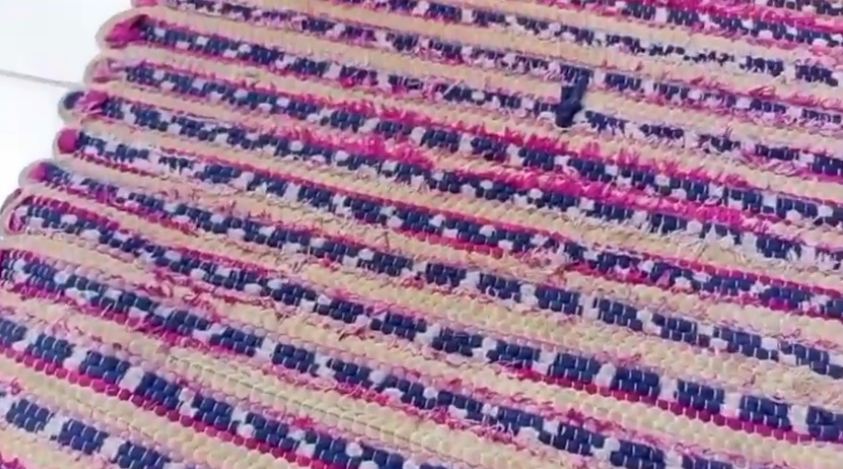 Bukan pakai pemutih, ini cara mencuci keset dekil dan bau agar bersih lagi cuma tambah 1 bahan dapur