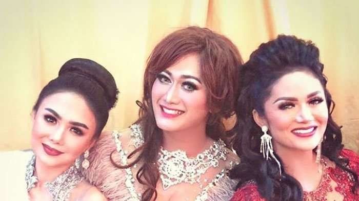 potret Bobby Tince kini berhijrah © Instagram potret Bobby Tince kini berhijrah © Instagram