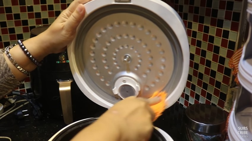 Trik menanak nasi di rice cooker agar pulen dan tak cepat basi hingga 2 hari, cukup tambah 1 bahan