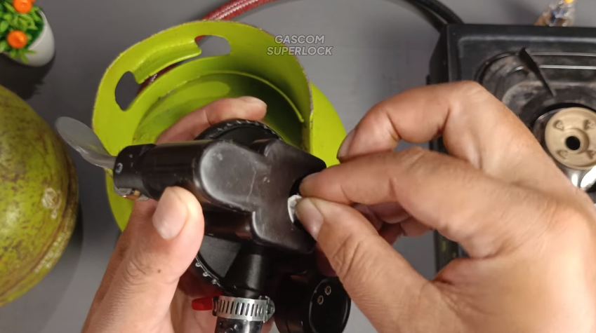 Tak perlu ditambal karet gelang atau sabun, ini trik mengatasi gas elpiji mampet pakai 1 sampah dapur